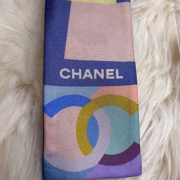 *SOLD* NEW 22C Chanel Twilly Bandeau 100% Silk - Picture 4 of 7